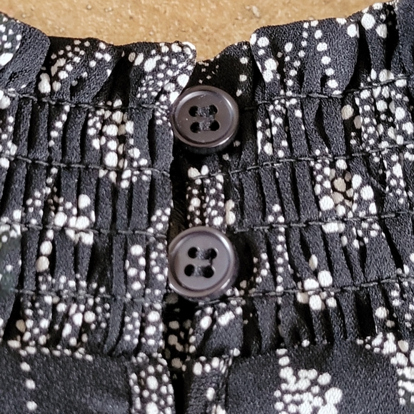 🌟 NWT MELLODAY Black/White Floral Blouse MockNeck Big Shoulders PuffSleeve Sz L - Picture 6 of 11